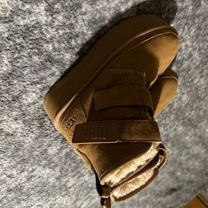 UGG neumel platforms